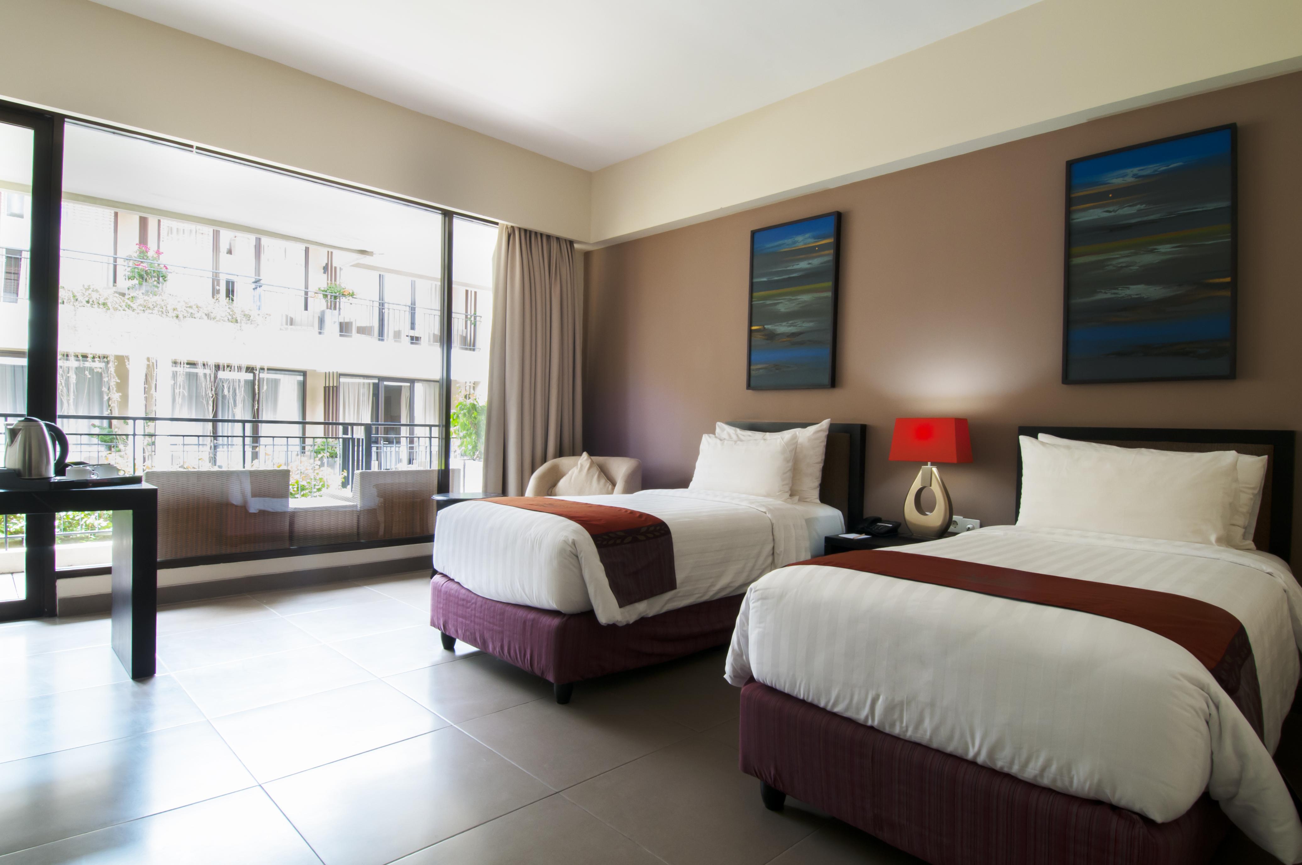 100 Sunset Kuta Hotel & Ballroom Exterior photo