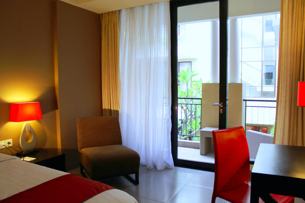 100 Sunset Kuta Hotel & Ballroom Room photo
