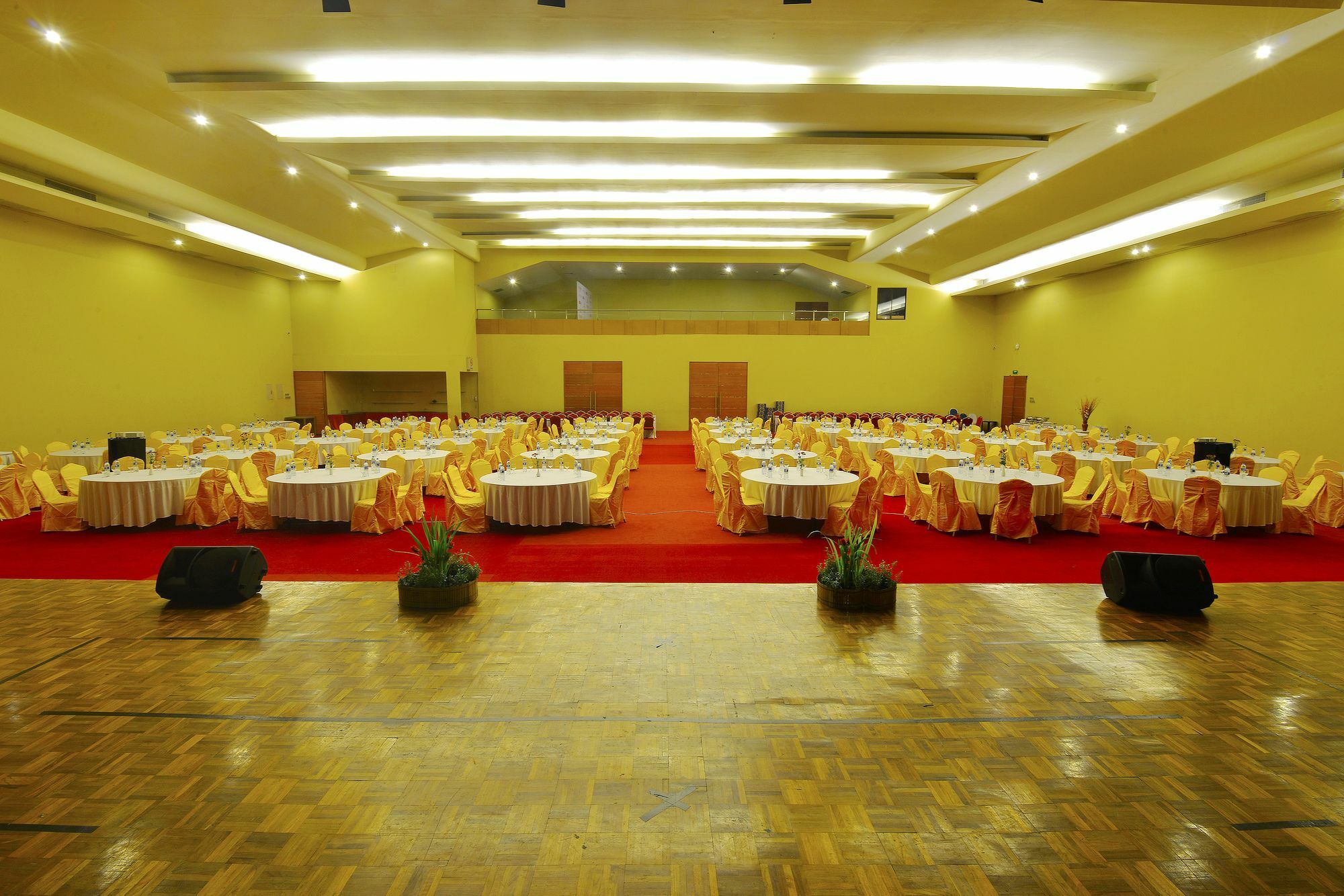 100 Sunset Kuta Hotel & Ballroom Exterior photo